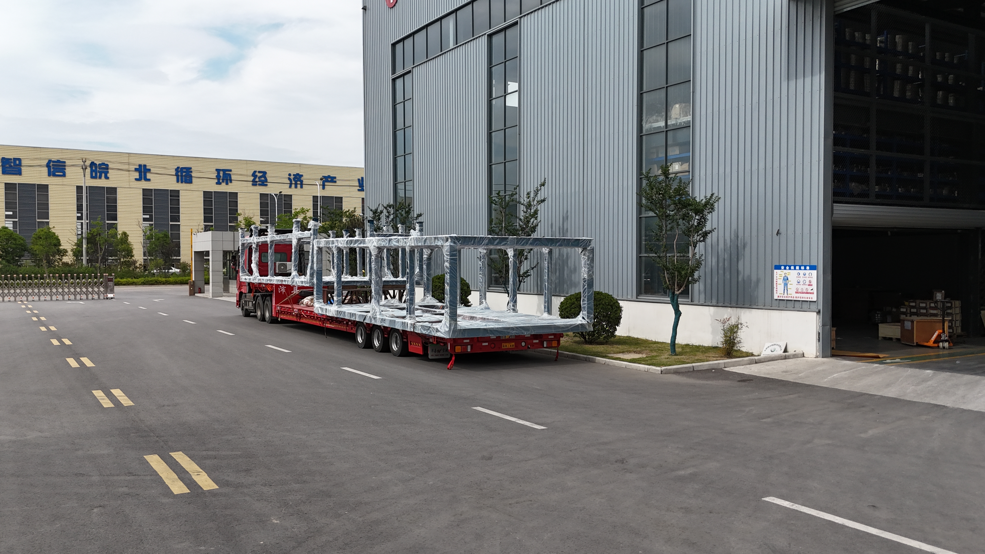 笃舜集团发往吉林松原能建绿色氢氨新能源有限公司北京电力8400方纯化框架发货现场