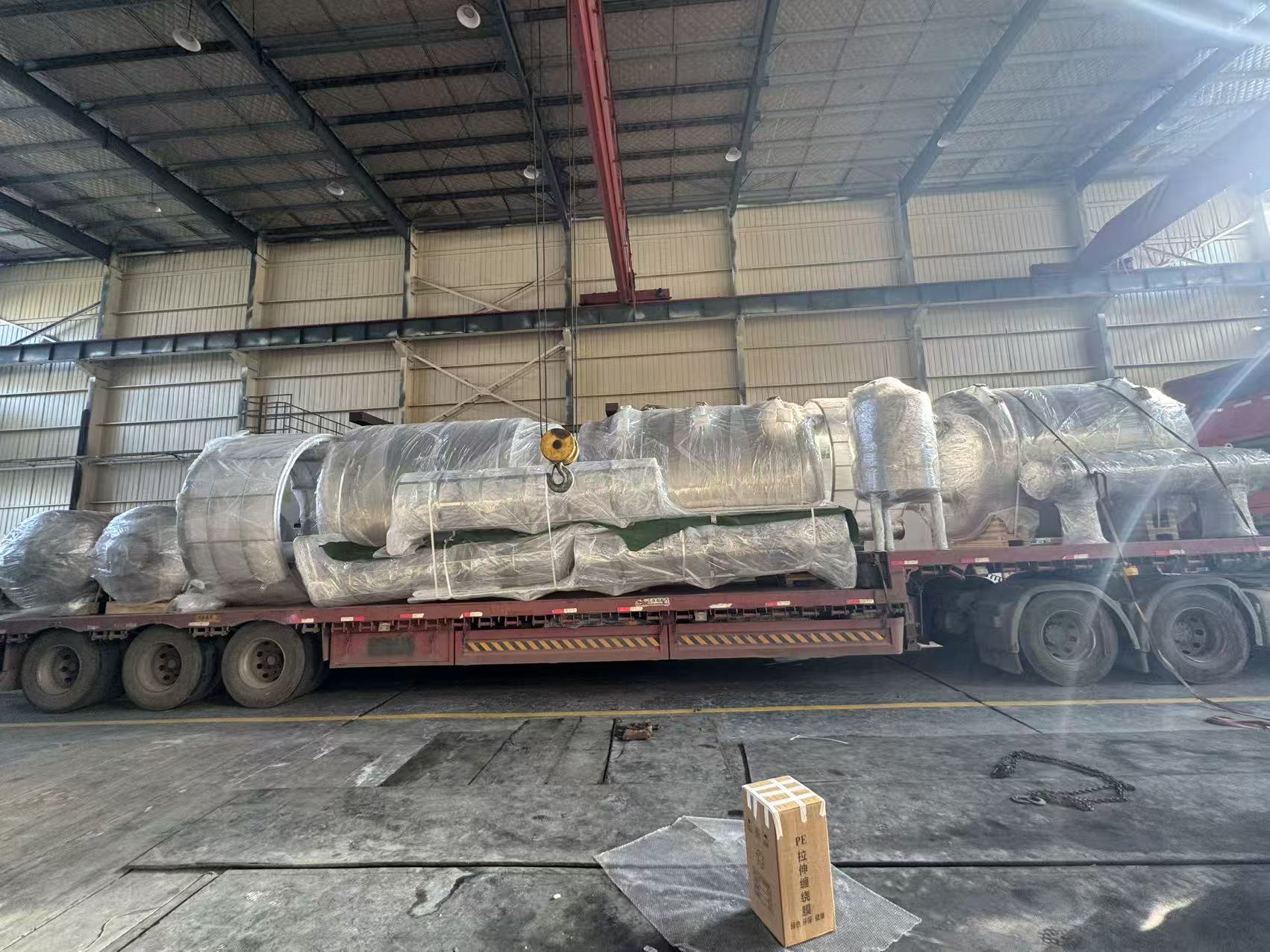 笃舜发往广东恒瑞凯贤项目过滤器和注射水罐发货现场