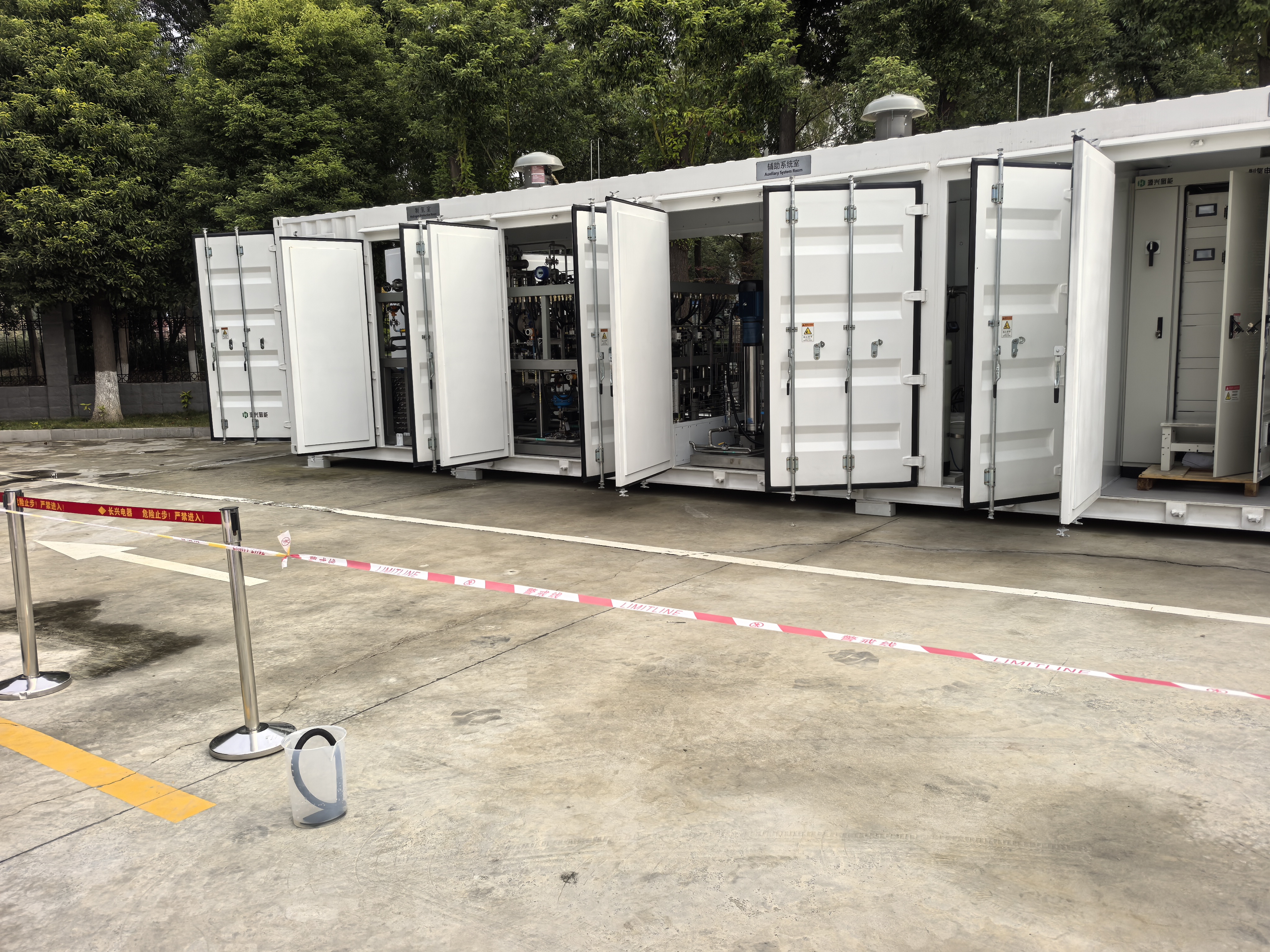 武汉长兴10标方/时碱性水电解制氢项目施工现场